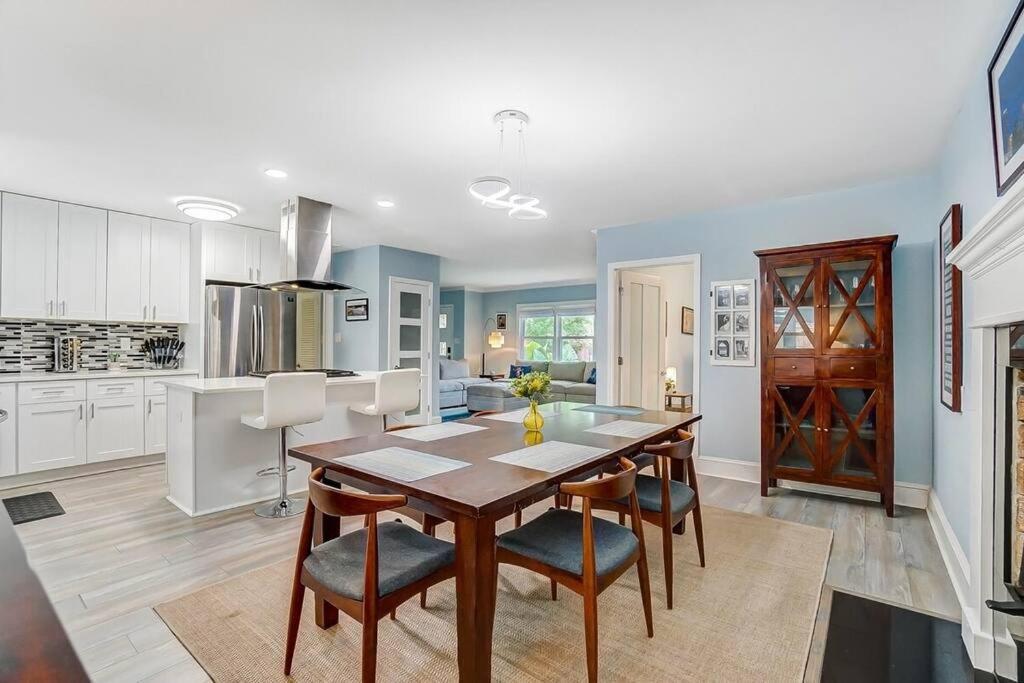 Poolside Bungalow With Fire Pit Fun And King Suite Charlotte Luaran gambar