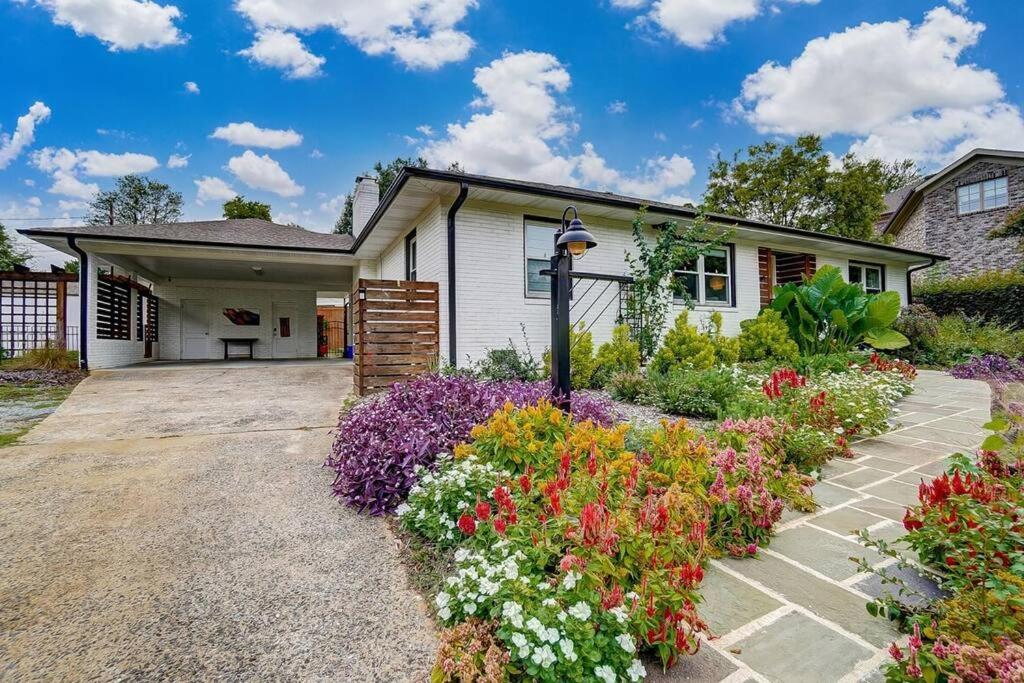 Poolside Bungalow With Fire Pit Fun And King Suite Charlotte Luaran gambar