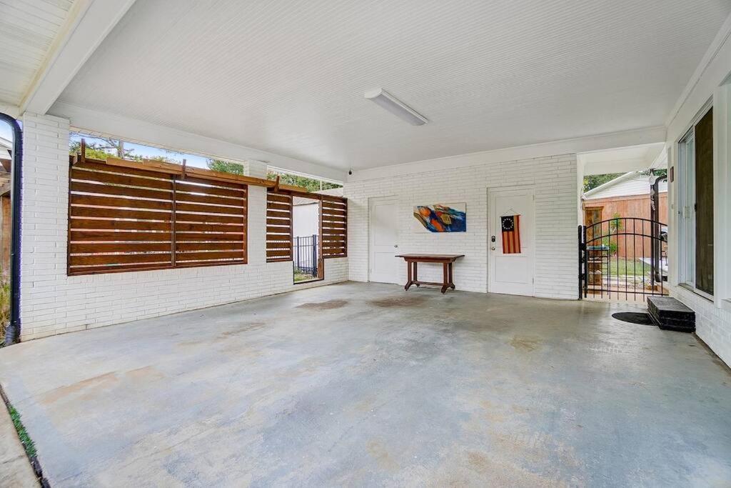 Poolside Bungalow With Fire Pit Fun And King Suite Charlotte Luaran gambar