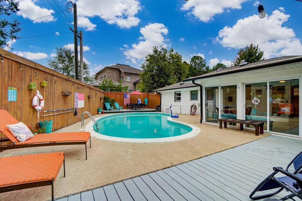 Poolside Bungalow With Fire Pit Fun And King Suite Charlotte Luaran gambar