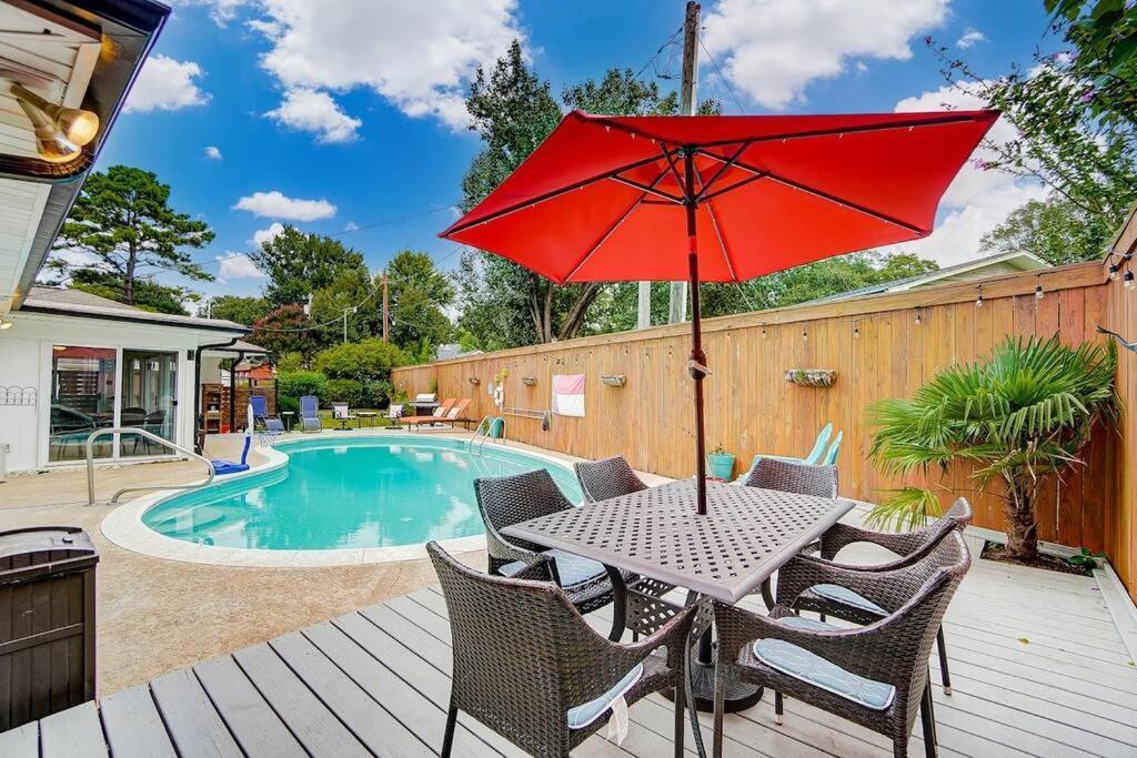 Poolside Bungalow With Fire Pit Fun And King Suite Charlotte Luaran gambar